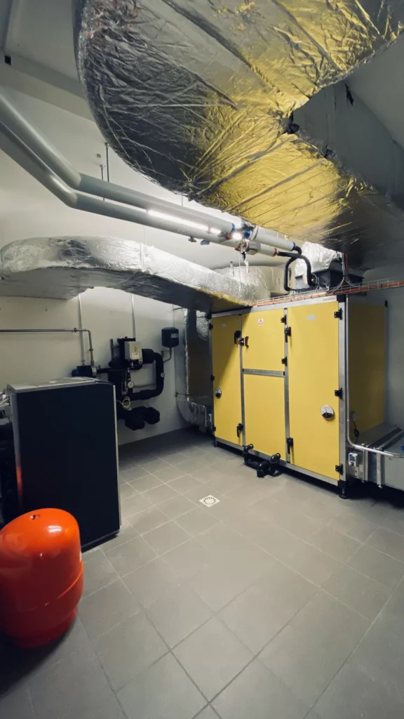 Local technique avec gaines de ventilation isolées et monobloc